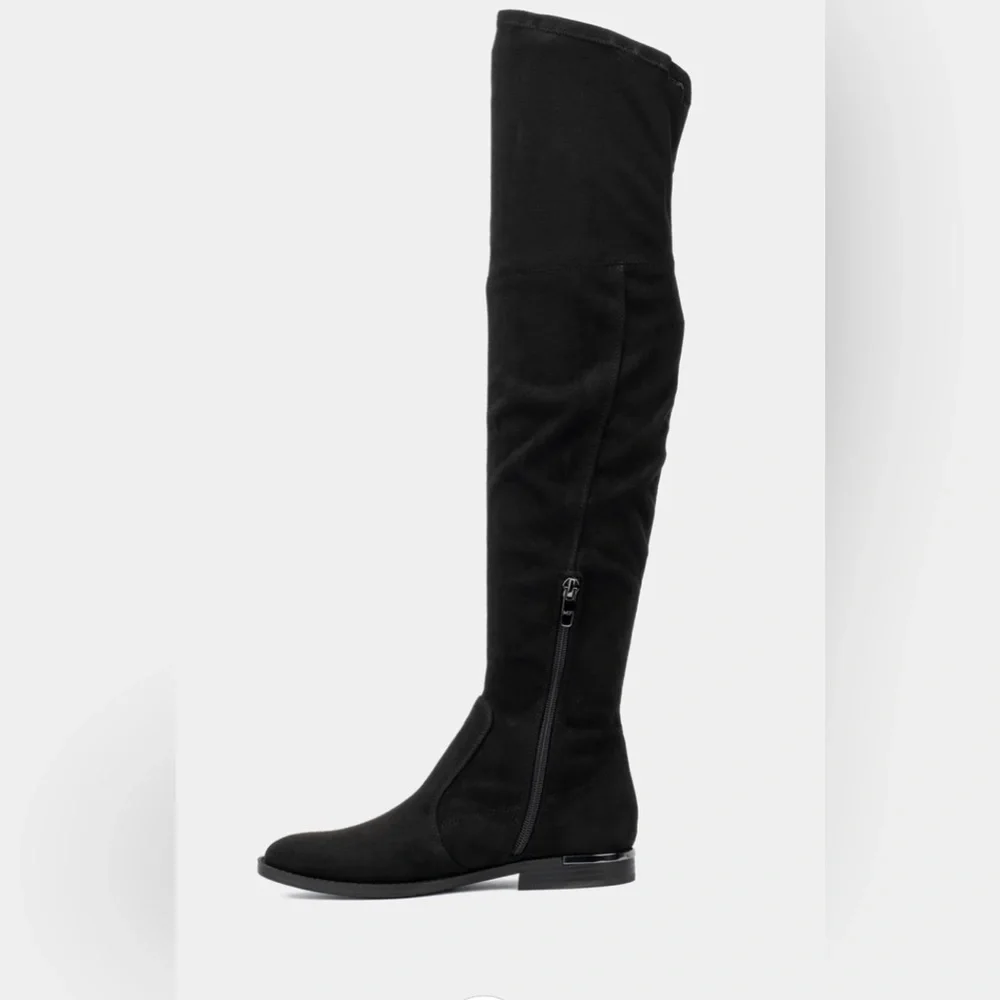 MARC FISHER. Renn Boot. Note: No Box and a little repair on the zip image shown
